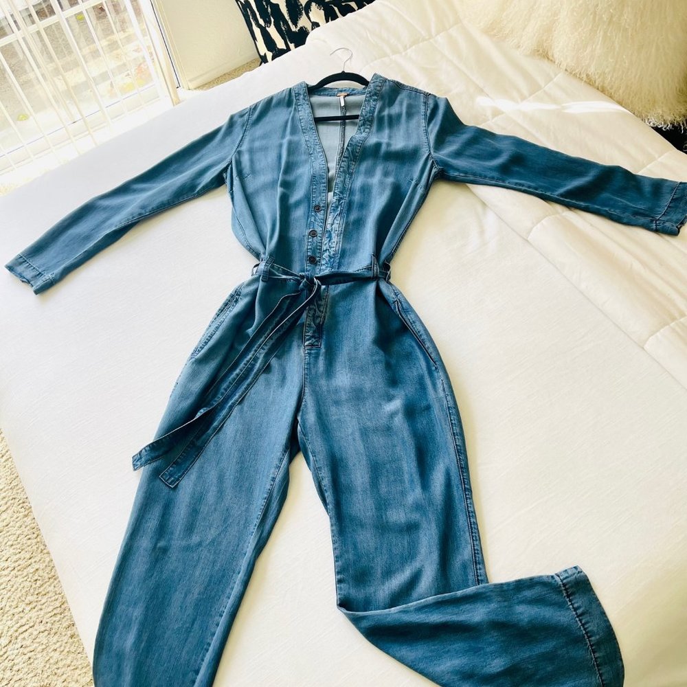 FREE PEOPLE DENIM JUMPER , SIZE 8